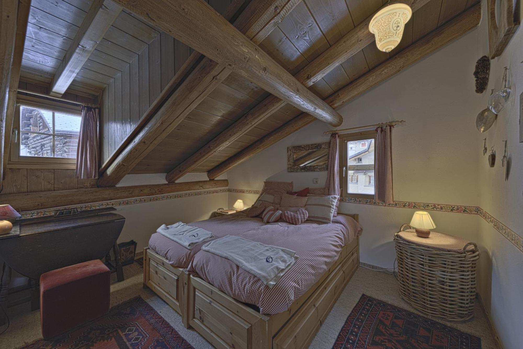 Chesa Brunzigna - Zuoz Apartment Luaran gambar