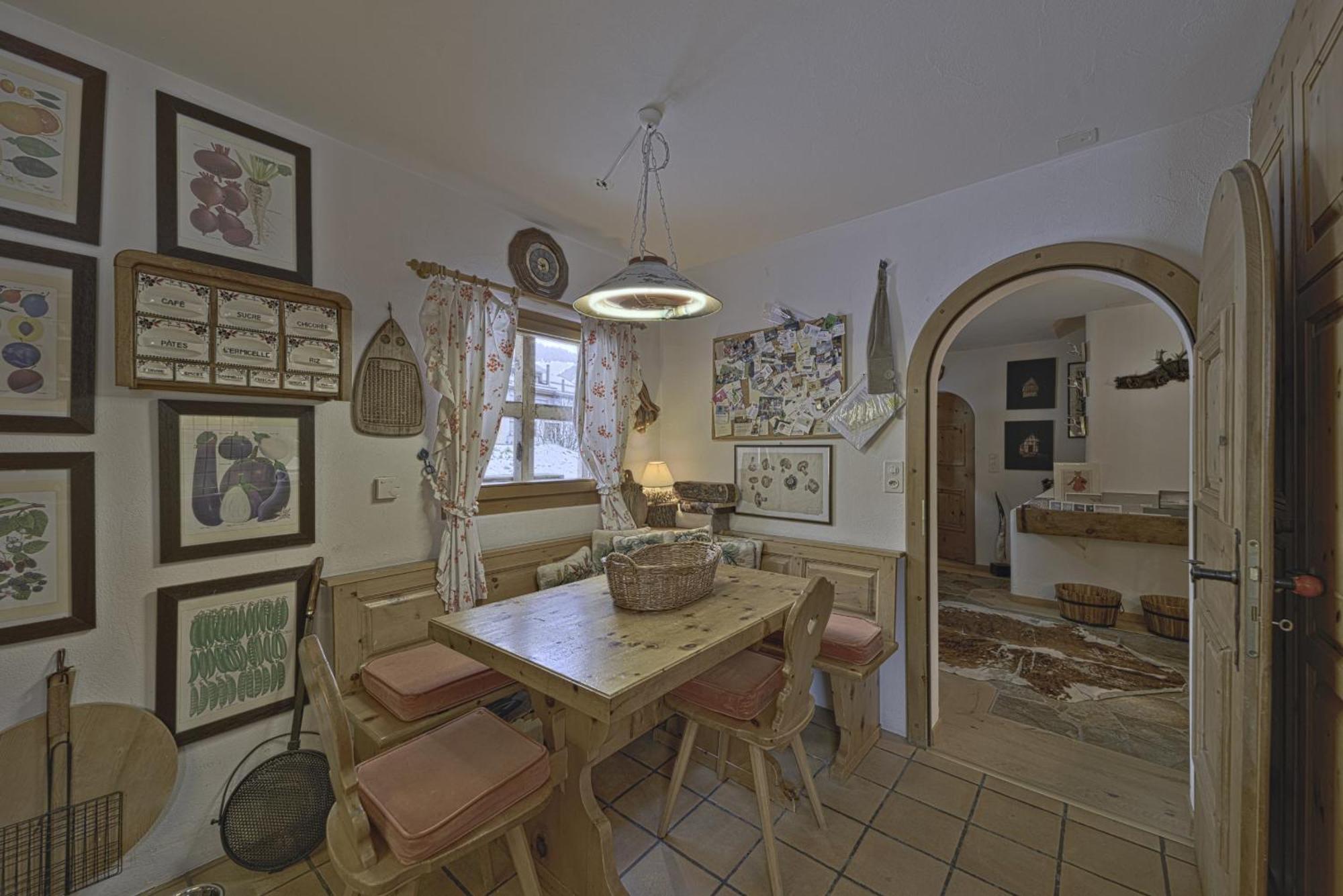 Chesa Brunzigna - Zuoz Apartment Luaran gambar